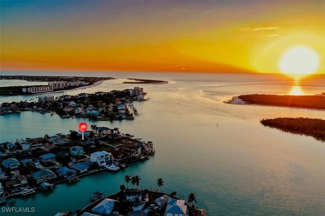 161 Tahiti CIR, Naples, FL 34113