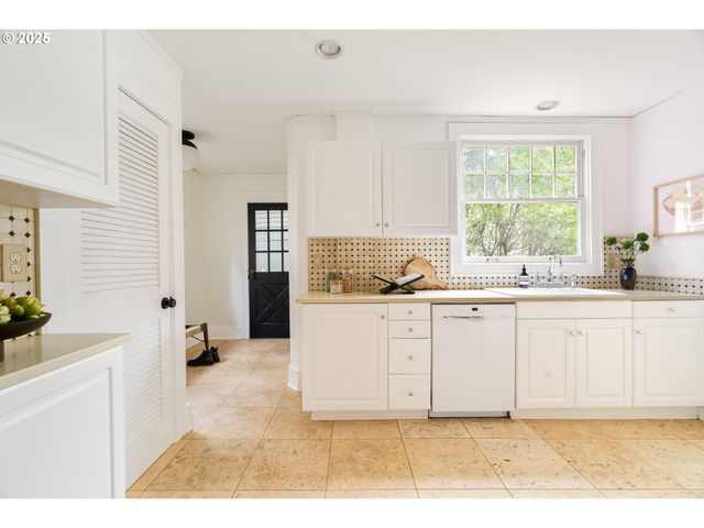 66 Nw MACLEAY Blvd, Portland, OR 97210