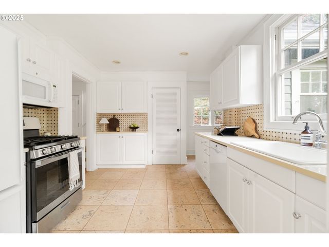 66 Nw MACLEAY Blvd, Portland, OR 97210