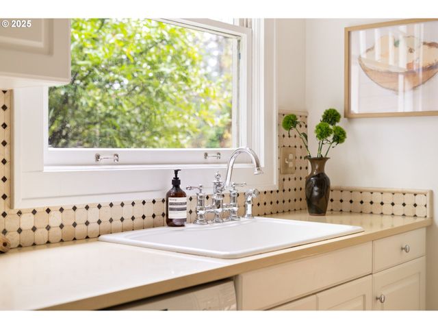 66 Nw MACLEAY Blvd, Portland, OR 97210