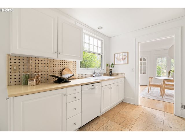 66 Nw MACLEAY Blvd, Portland, OR 97210