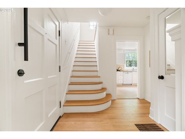 66 Nw MACLEAY Blvd, Portland, OR 97210