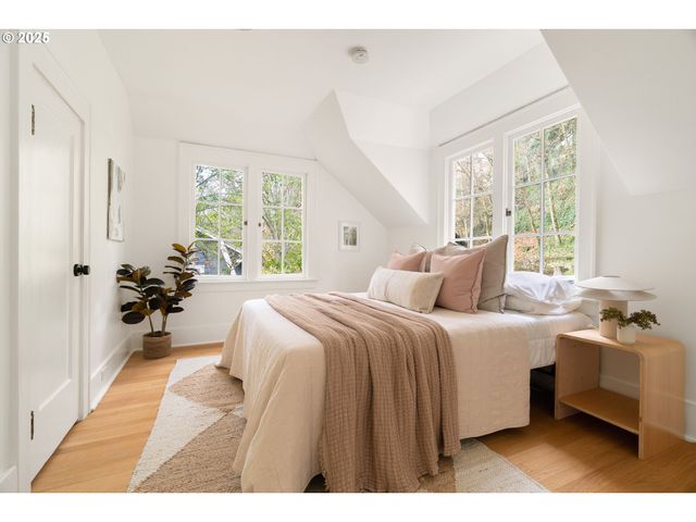 66 Nw MACLEAY Blvd, Portland, OR 97210