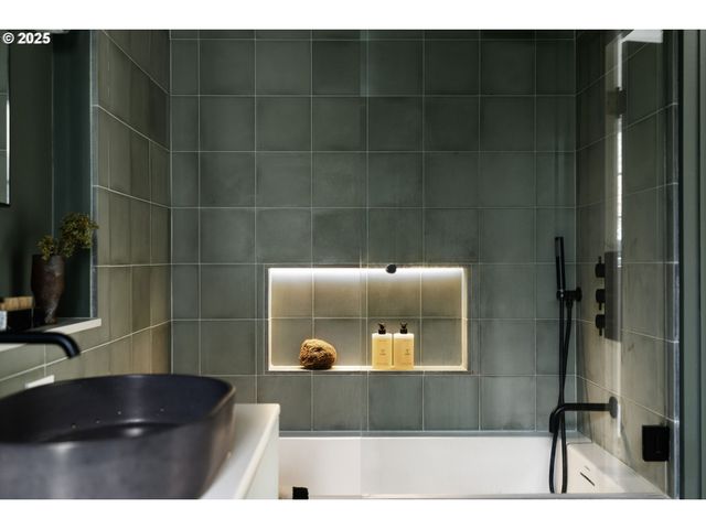 66 Nw MACLEAY Blvd, Portland, OR 97210