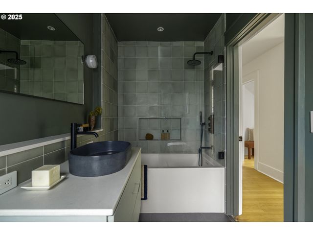 66 Nw MACLEAY Blvd, Portland, OR 97210