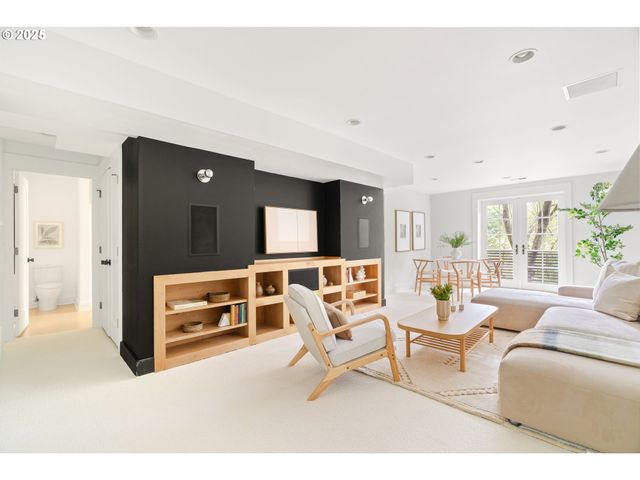 66 Nw MACLEAY Blvd, Portland, OR 97210