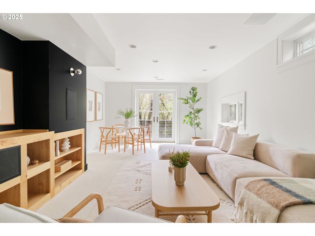 66 Nw MACLEAY Blvd, Portland, OR 97210