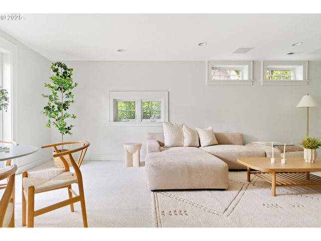 66 Nw MACLEAY Blvd, Portland, OR 97210