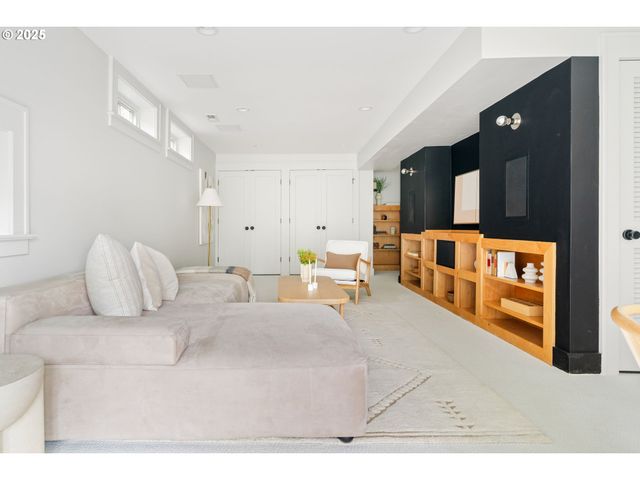 66 Nw MACLEAY Blvd, Portland, OR 97210