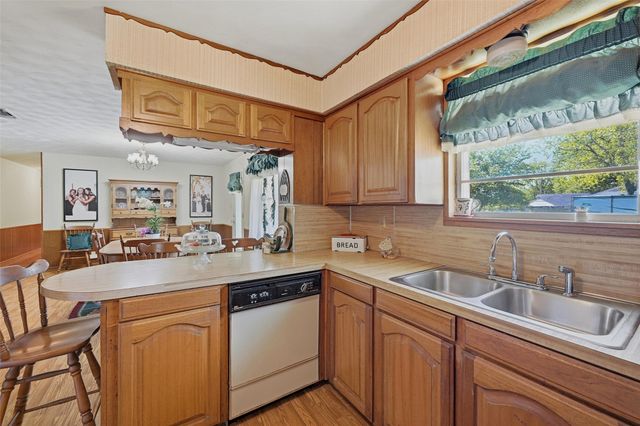619 W Hayes Street, Savoy, TX 75479