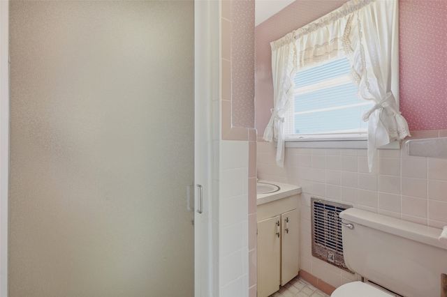 619 W Hayes Street, Savoy, TX 75479