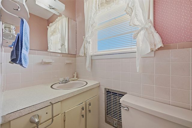 619 W Hayes Street, Savoy, TX 75479