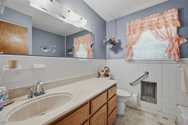 619 W Hayes Street, Savoy, TX 75479
