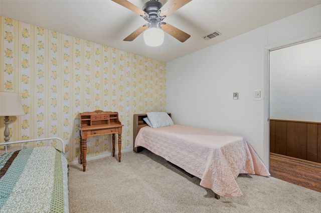 619 W Hayes Street, Savoy, TX 75479
