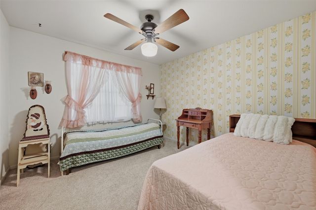619 W Hayes Street, Savoy, TX 75479