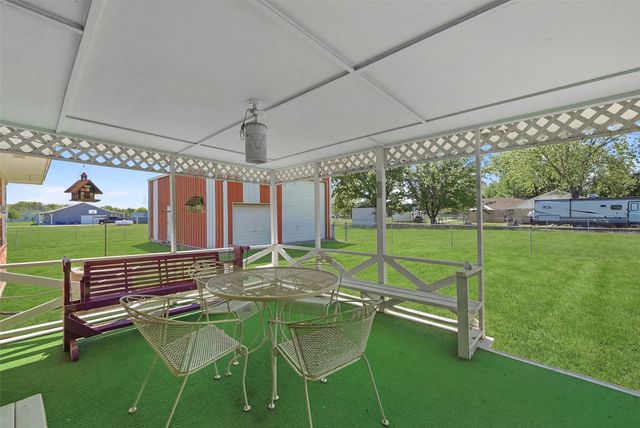 619 W Hayes Street, Savoy, TX 75479