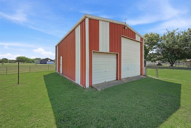 619 W Hayes Street, Savoy, TX 75479