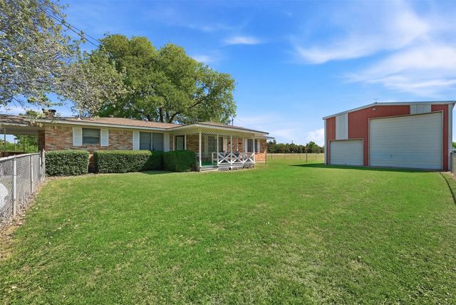 619 W Hayes Street, Savoy, TX 75479