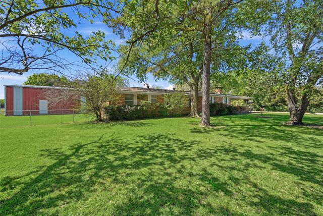 619 W Hayes Street, Savoy, TX 75479