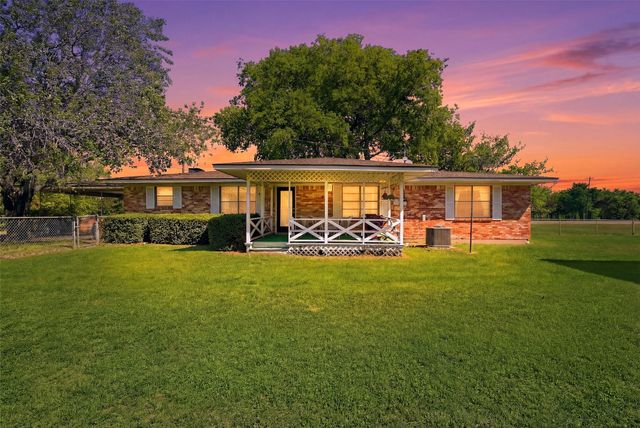 619 W Hayes Street, Savoy, TX 75479