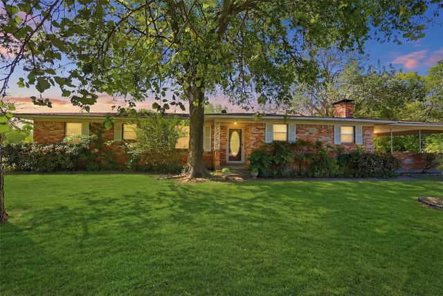 619 W Hayes Street, Savoy, TX 75479