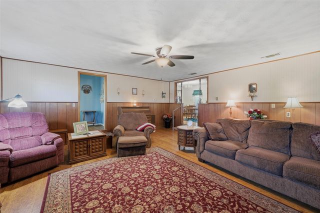 619 W Hayes Street, Savoy, TX 75479