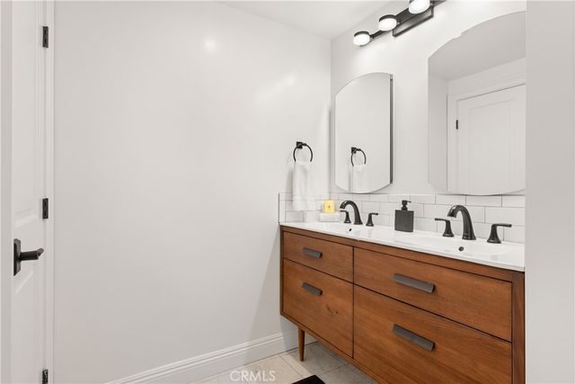 8844 Villanova Avenue, Los Angeles, CA 90045