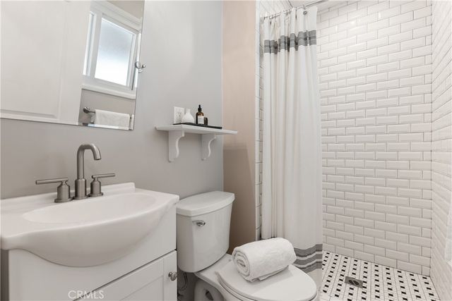 8844 Villanova Avenue, Los Angeles, CA 90045