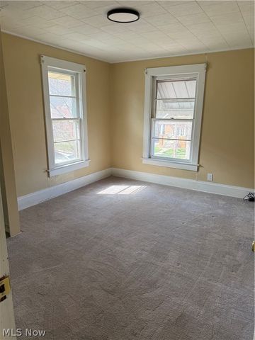 717 N Dawson Street, Uhrichsville, OH 44683