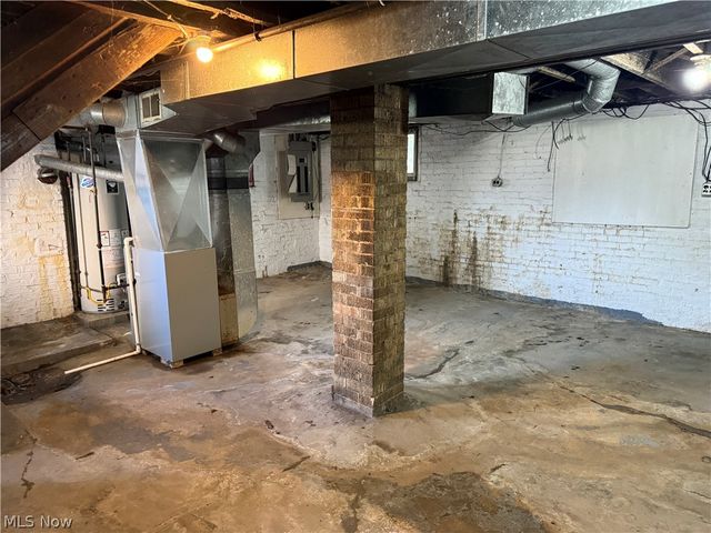 717 N Dawson Street, Uhrichsville, OH 44683