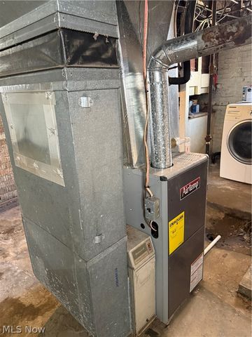 717 N Dawson Street, Uhrichsville, OH 44683