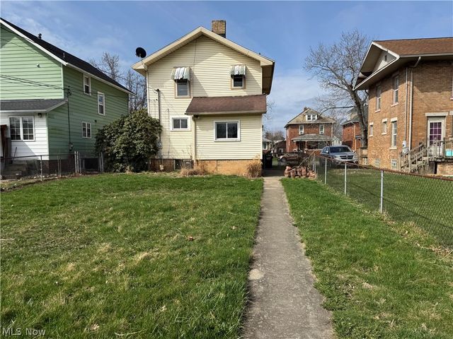 717 N Dawson Street, Uhrichsville, OH 44683