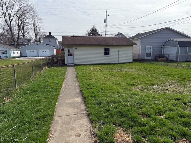 717 N Dawson Street, Uhrichsville, OH 44683