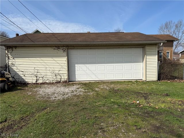 717 N Dawson Street, Uhrichsville, OH 44683