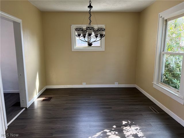 717 N Dawson Street, Uhrichsville, OH 44683