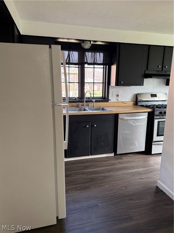 717 N Dawson Street, Uhrichsville, OH 44683