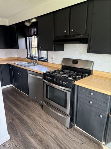 717 N Dawson Street, Uhrichsville, OH 44683