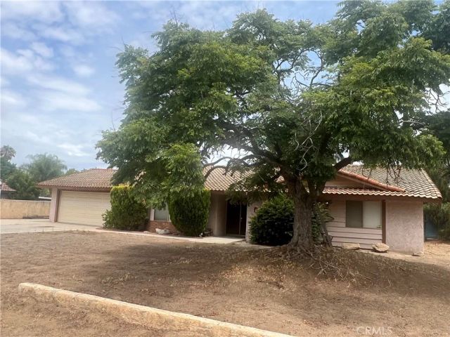 17450 Paula, Riverside, CA 92504