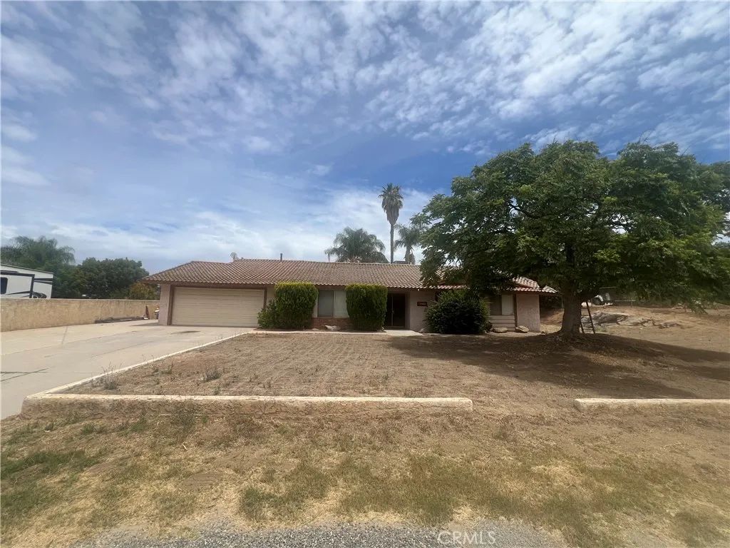 17450 Paula, Riverside, CA 92504