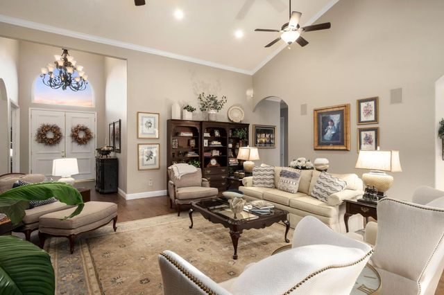 1689 E Shoal Creek Drive, Fresno, CA 93730