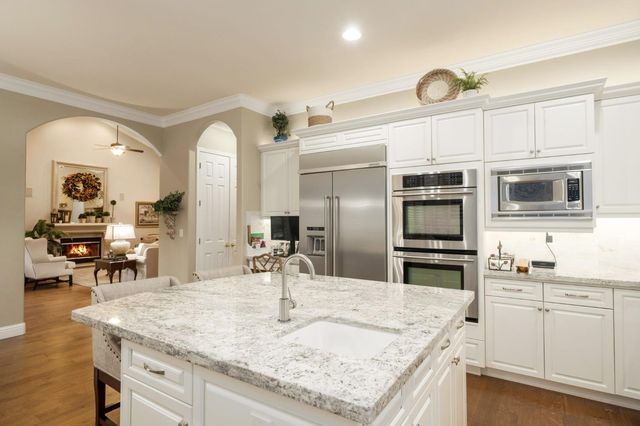 1689 E Shoal Creek Drive, Fresno, CA 93730