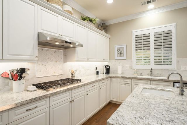 1689 E Shoal Creek Drive, Fresno, CA 93730