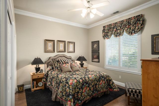 1689 E Shoal Creek Drive, Fresno, CA 93730