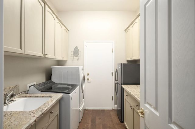 1689 E Shoal Creek Drive, Fresno, CA 93730