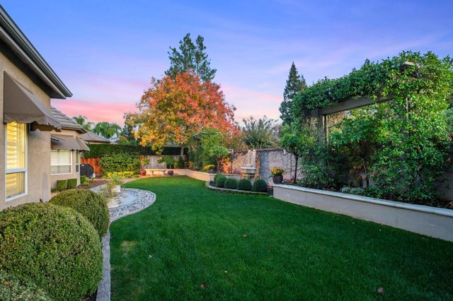 1689 E Shoal Creek Drive, Fresno, CA 93730