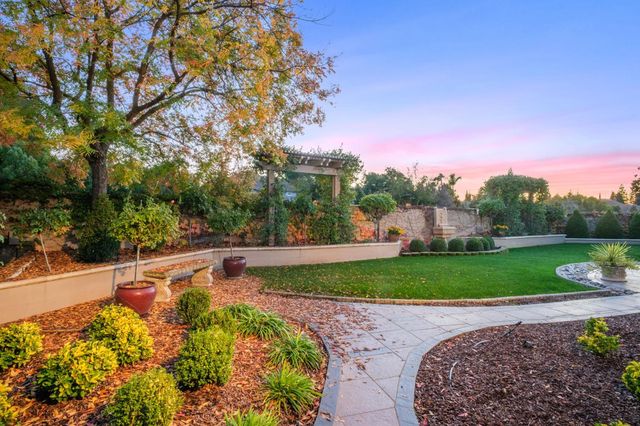 1689 E Shoal Creek Drive, Fresno, CA 93730