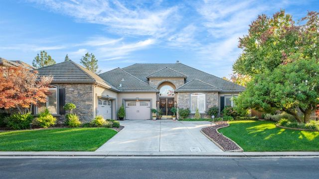 1689 E Shoal Creek Drive, Fresno, CA 93730