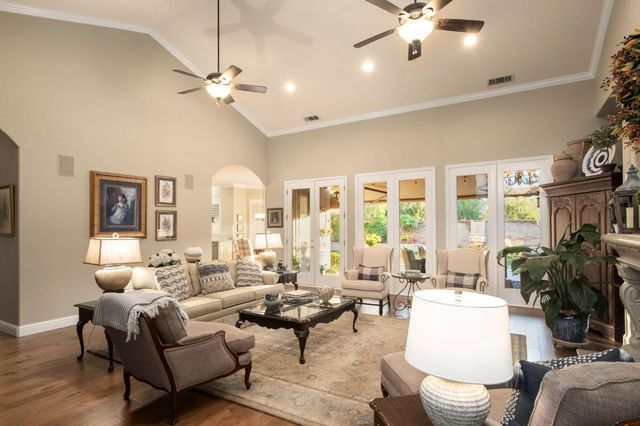 1689 E Shoal Creek Drive, Fresno, CA 93730