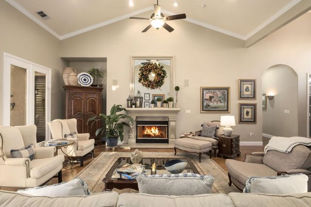 1689 E Shoal Creek Drive, Fresno, CA 93730