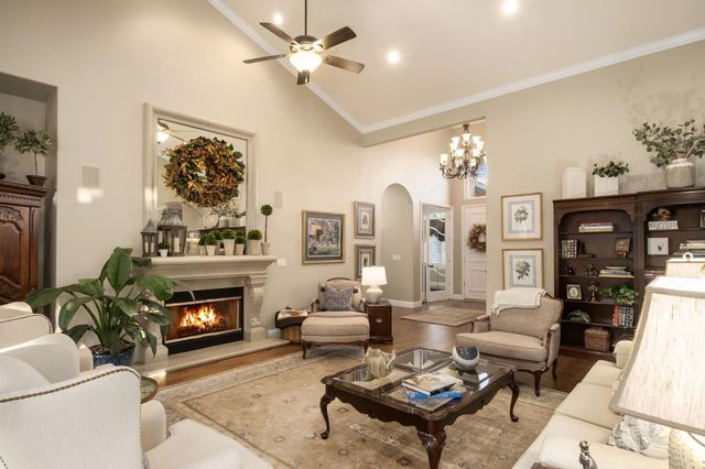 1689 E Shoal Creek Drive, Fresno, CA 93730